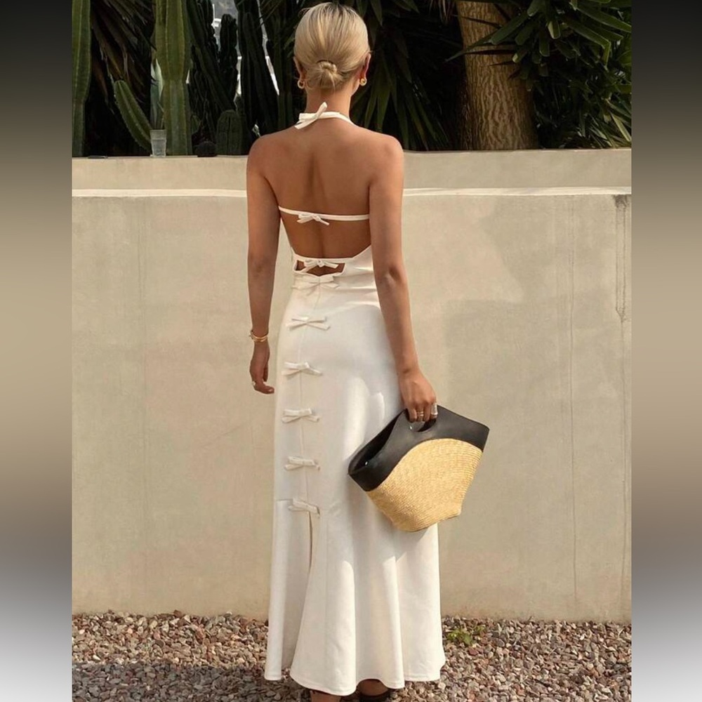 Elegant Cream Bow-Detail Skirt